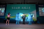 通达科技CEO高波与代表通达OA和通达T9产品的卡通人通通、达达牵手上场
